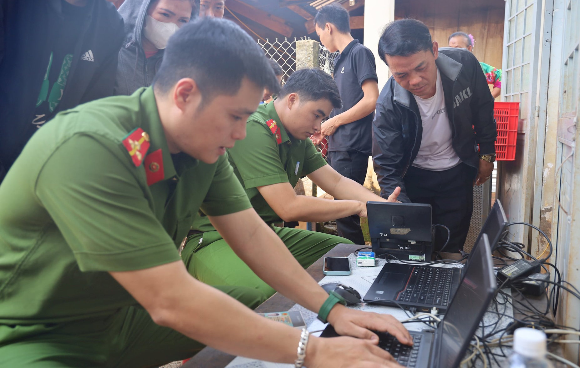 Ðưa công nghệ số đến với bà con vùng khó