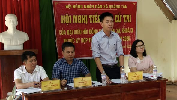 Đại biểu HĐND xã Quảng Tân, tiếp xúc cử tri bon Phi Lơ Te.